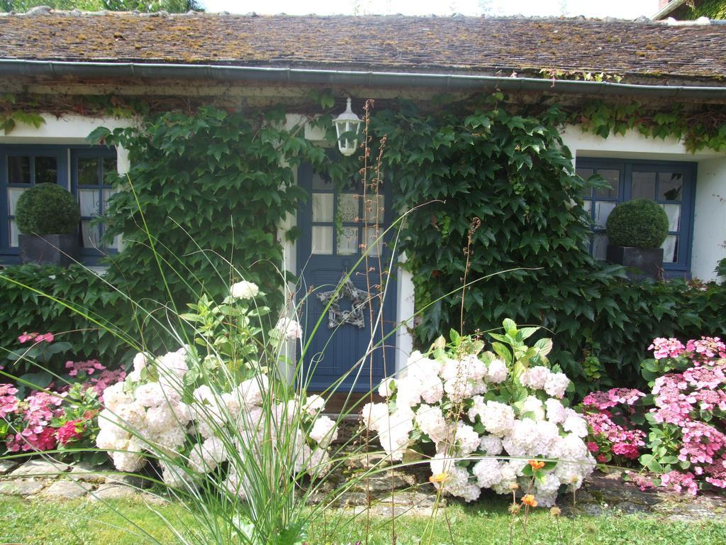 Bed and Breakfast Les Glycines Ury Esterno foto
