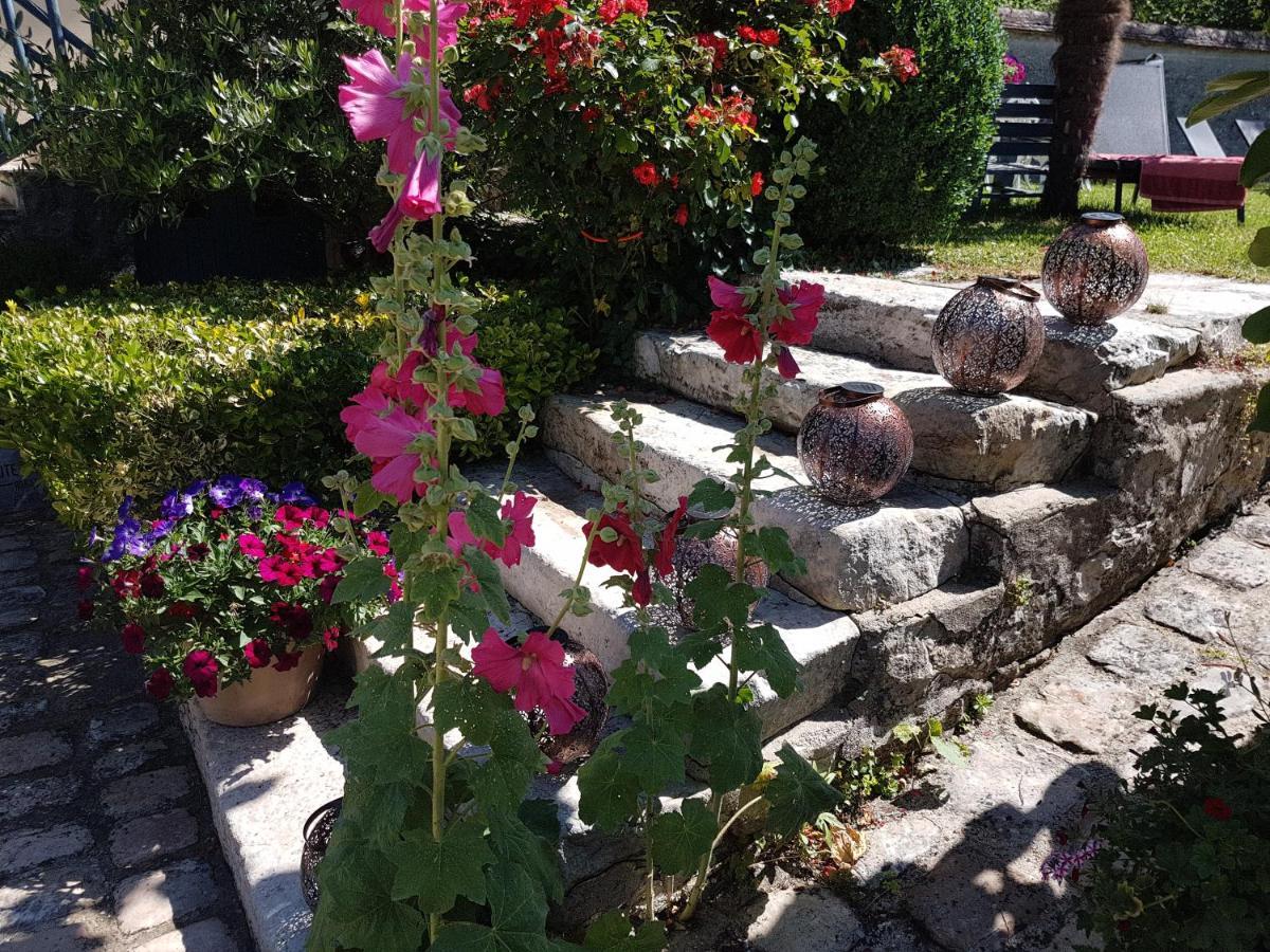 Bed and Breakfast Les Glycines Ury Esterno foto