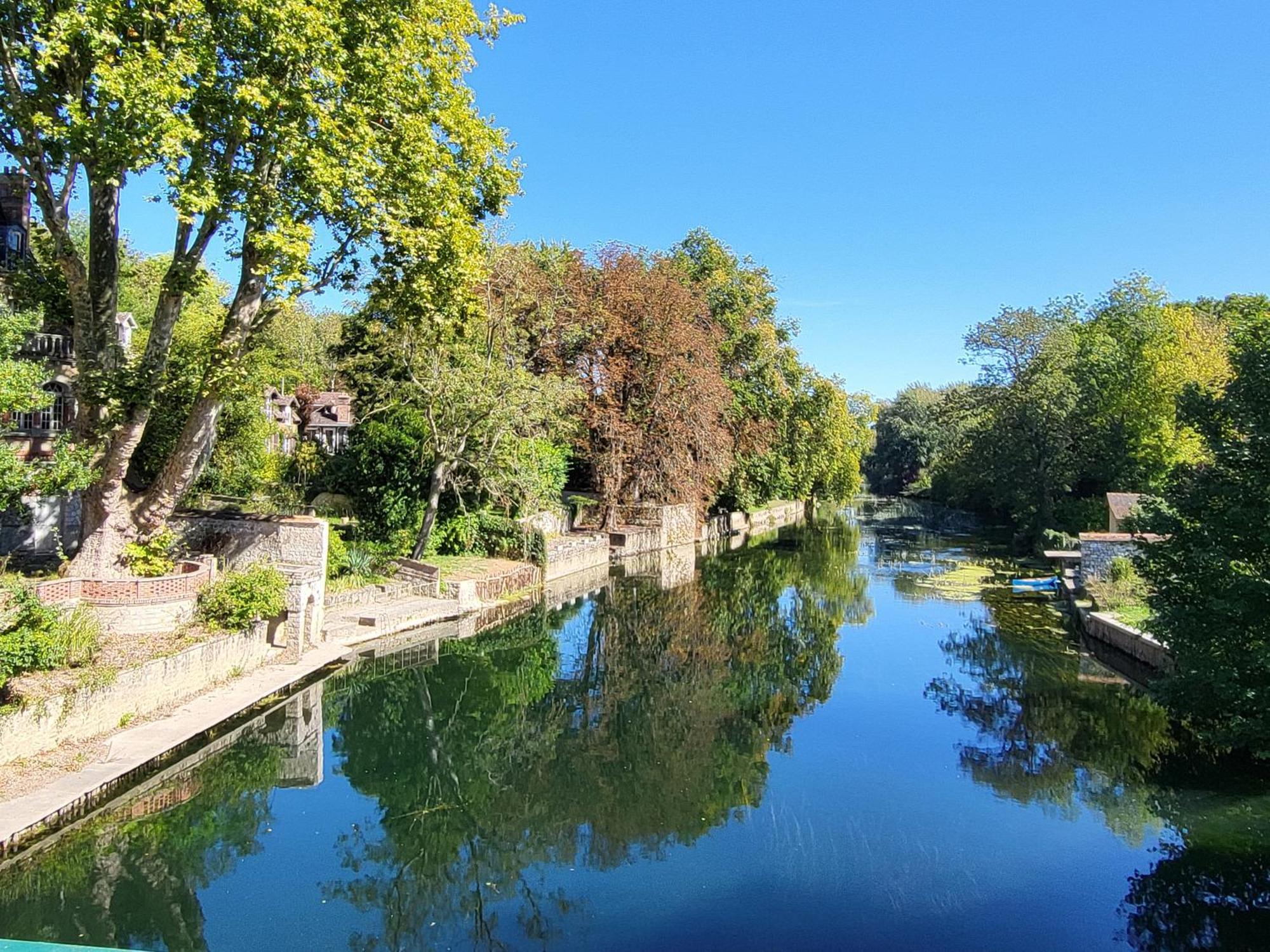 Bed and Breakfast Les Glycines Ury Esterno foto